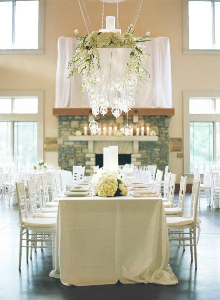 mariage déco fleurs suspension chandelier déco table originale bougies 
