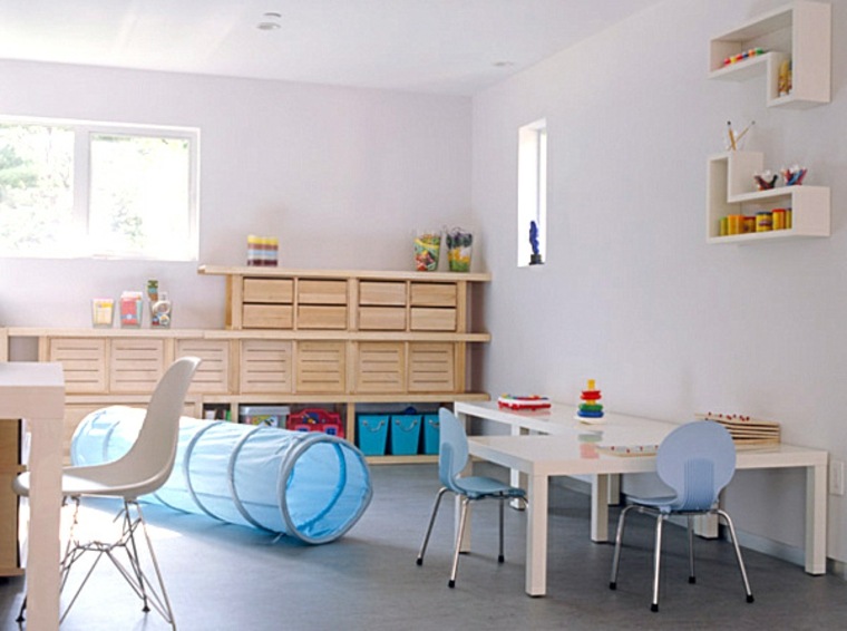 salle jeux enfant idée table blanche design meuble en bois déco idée rangement