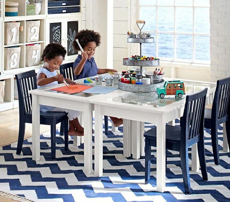 enfant jeux idée aménagement chambre tapis de sol blanc bleu design étagère rangement livre