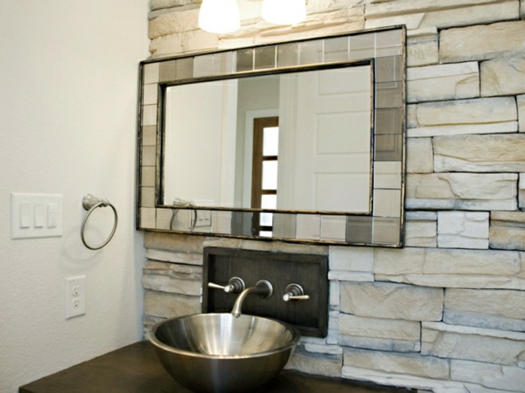 salle de bain briquette pierre mur miroir évier acier design