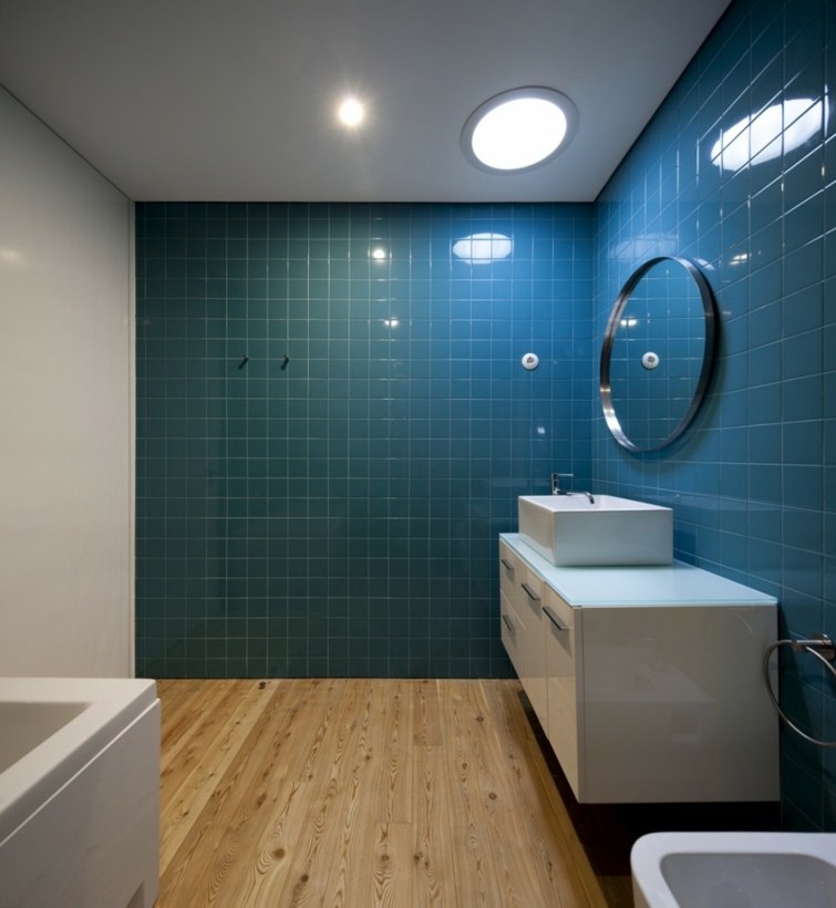 carrelage bleu salle de bain moderne