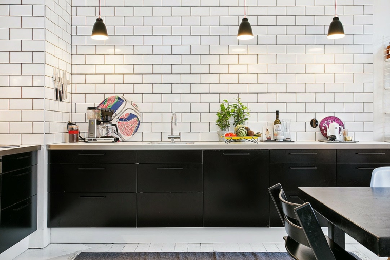 intérieur cuisine moderne carrelage mural blanc luminaire suspendu mobilier noir