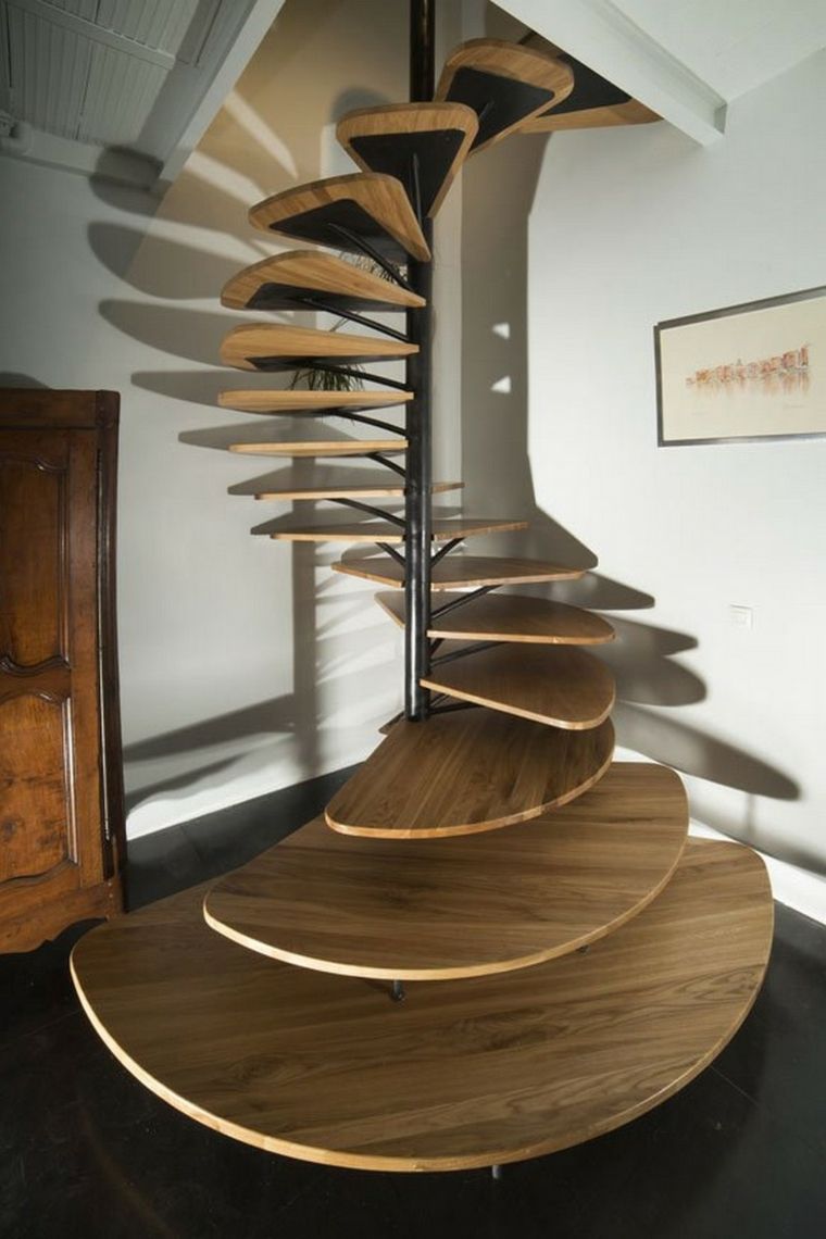 escalier bois forme interessante arrondie