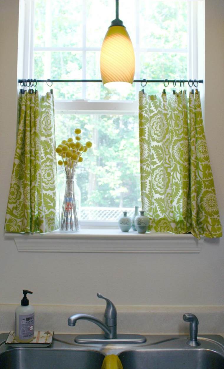 rideau petite fenêtre vert design luminaire suspension salle de bain 