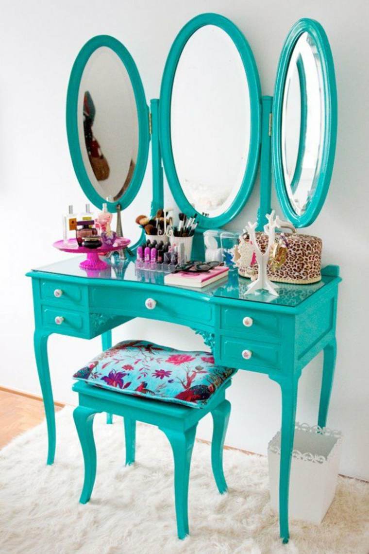 table de toilette miroir idée aménagement meuble bois tabouret