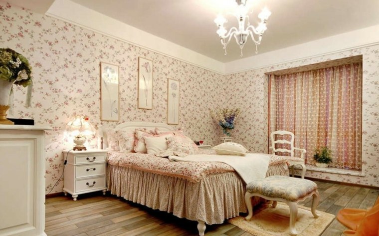 idée papier peint chambre motifs floraux