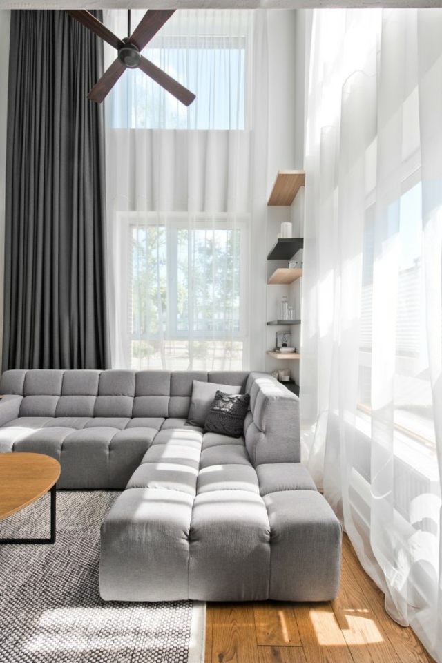 loft design aménagement salon canapé d'angle gris coussin tapis de sol luminiare suspension
