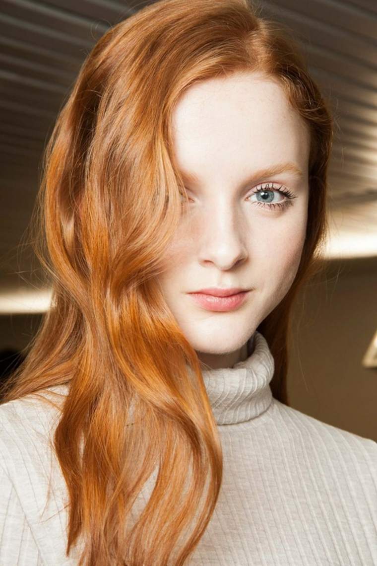 cheveux roux longs femme tendance coupe automne 2015