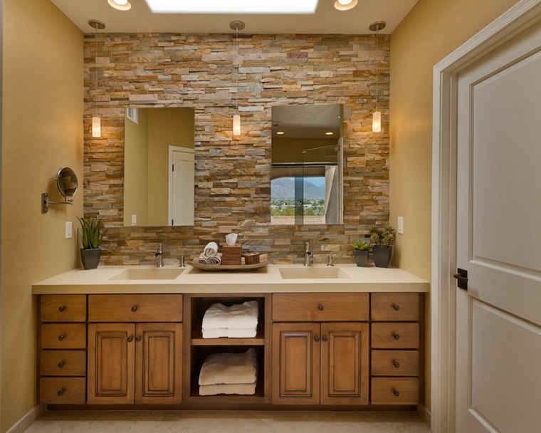 salle de bain pierre bois meuble aménagement design miroir mur plante déco idée