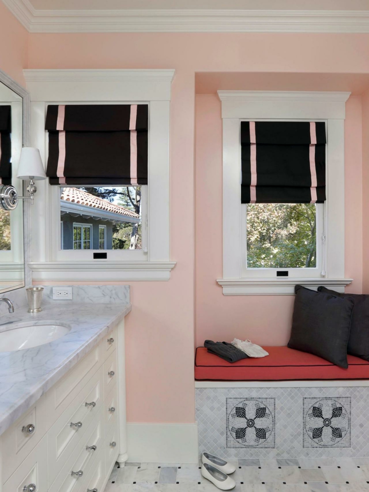 fenêtre panneau noir rose design idée salle de bain panneau occultant 
