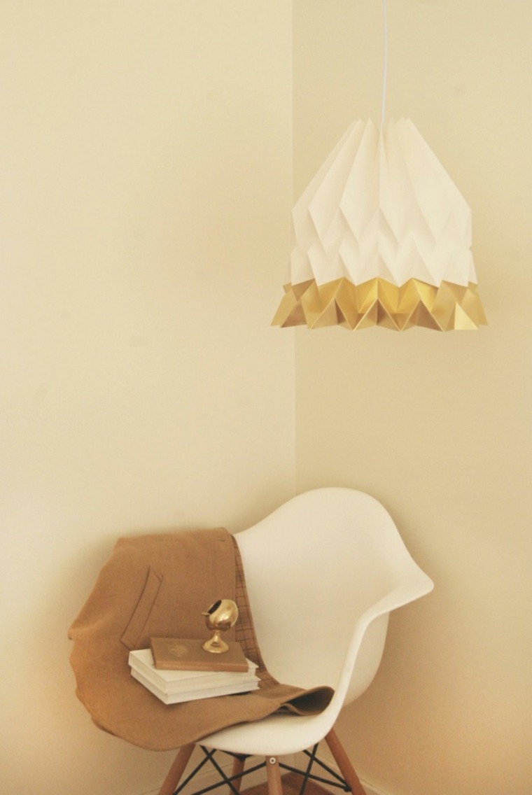 abat jour papier diy idée origami déco lampe suspendu design chaise blanche salon 