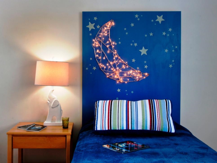 idée tête de lit design bleu moderne guirlande lumineuse déco chambre enfant lit