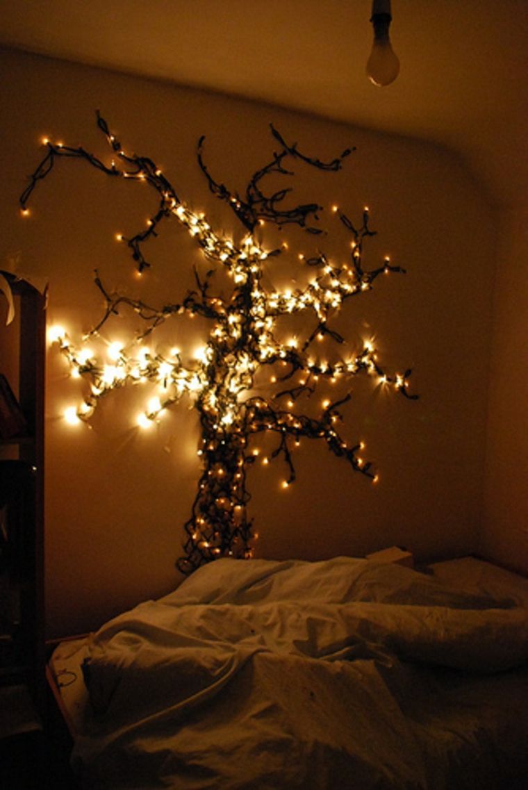 décoration chambre à coucher arbre guirlande lumineuse idée originale 