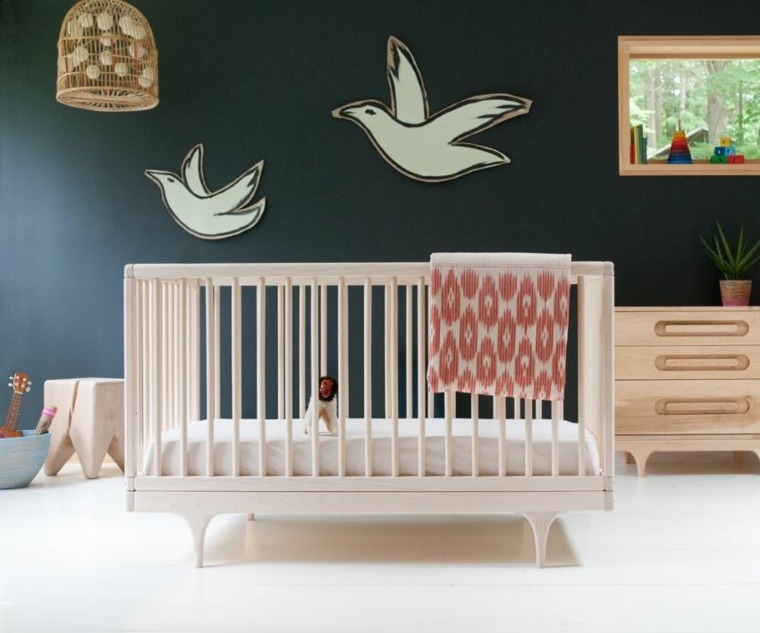 décoration chambre de bébé mur lit bois naturel