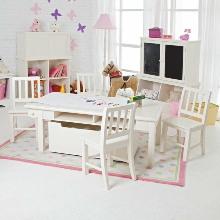 espace jeux chambre enfant idée chaise blanche bois bureau bois blanc meuble vitres