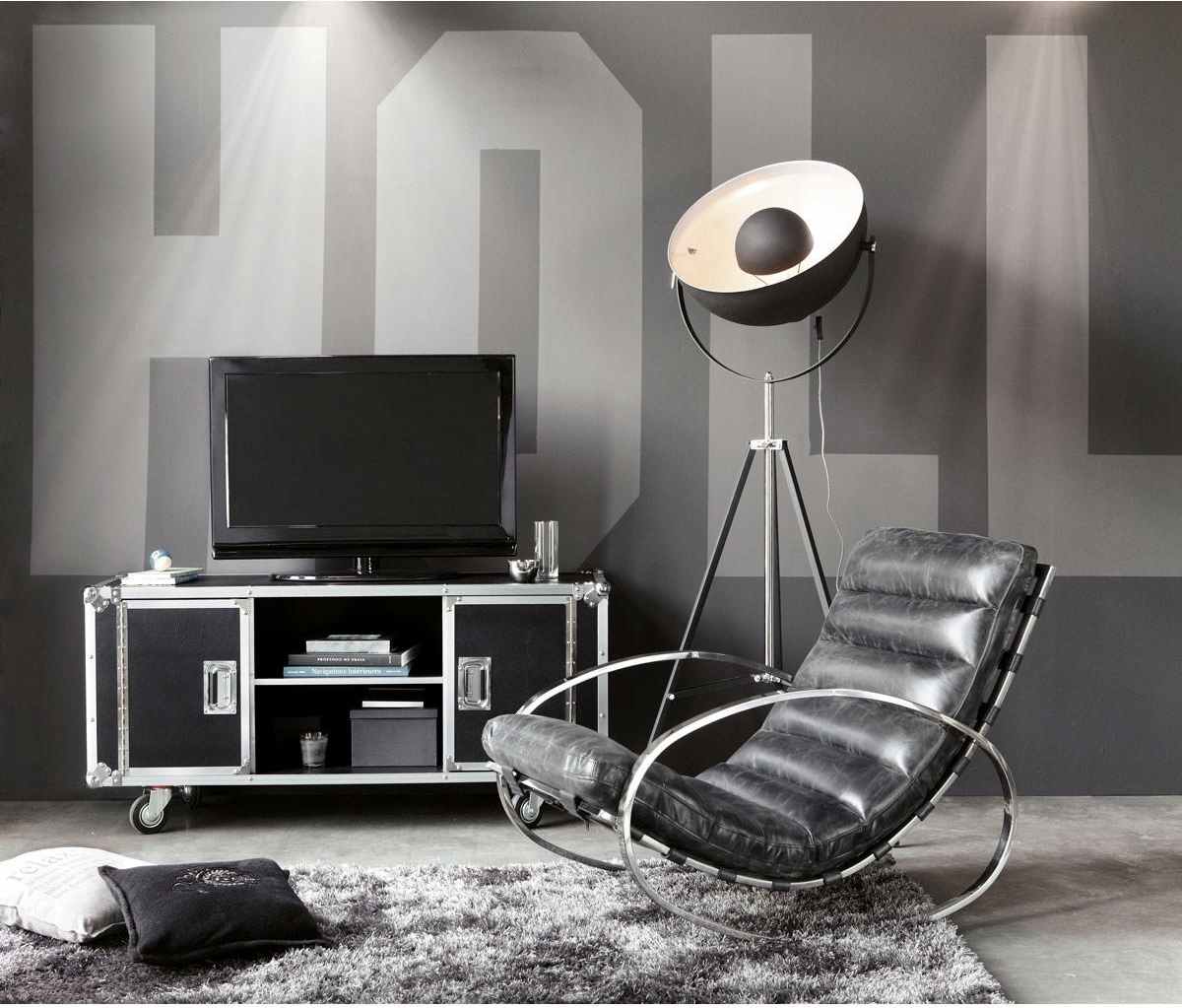 meuble tv bibliothèque design roulettes moderne maisons du monde fauteuil cuir noir tapis de sol gris 