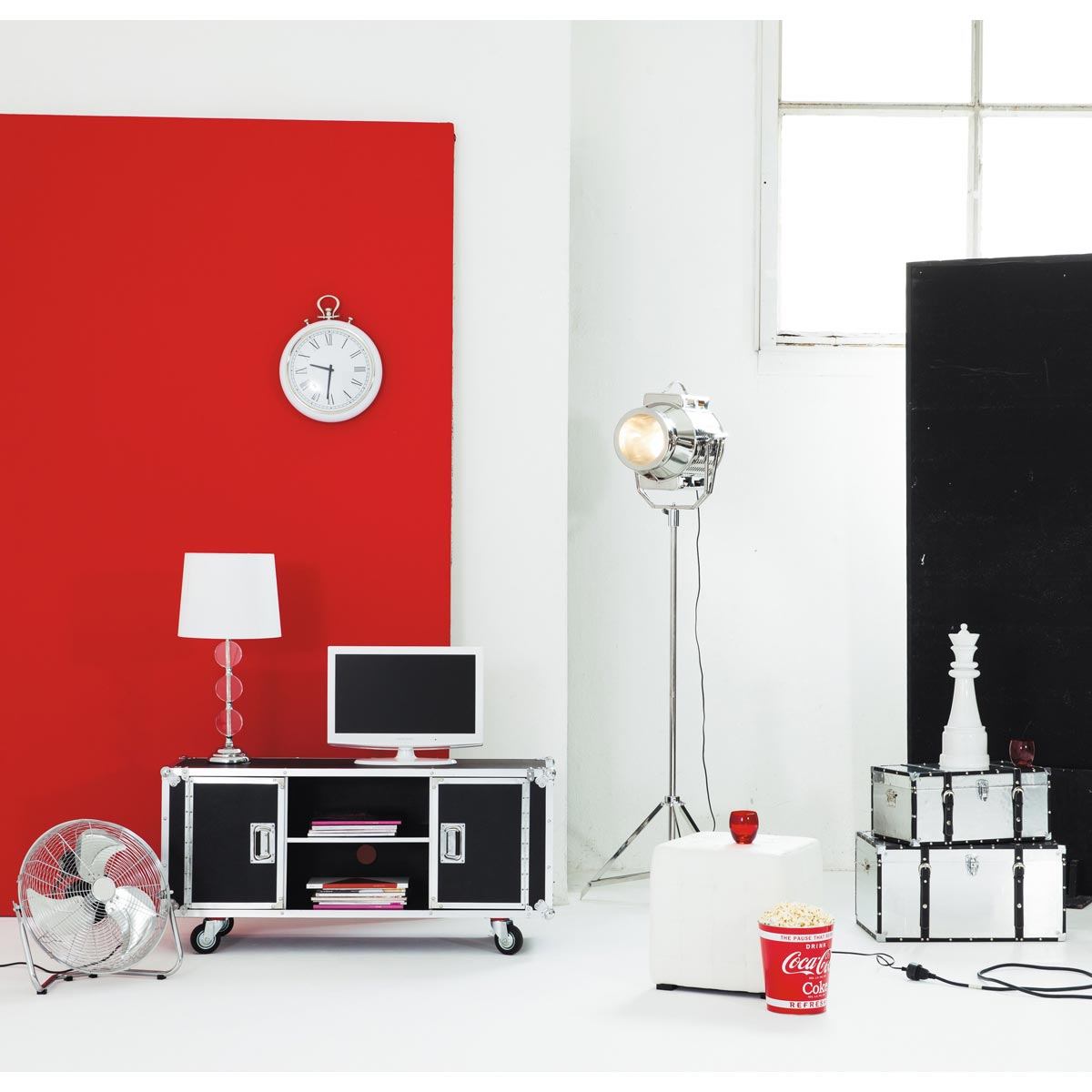 intérieur design moderne meuble tv moderne roulettes déco intérieur mur rouge lampe design idée aménagement déco moderne