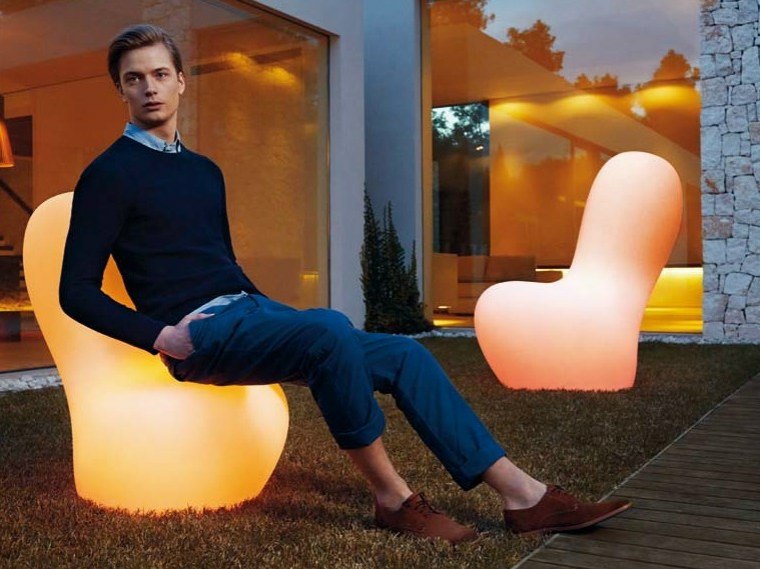 luminaire design extérieur fauteuil lumineux sabinas vondom tapis de sol marron fauteuil design idée 