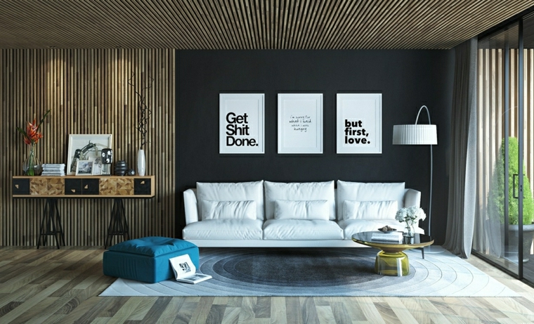 déco mur salon design cadres composition canapé blanc coussins mur bois parquet gris pouf bleue