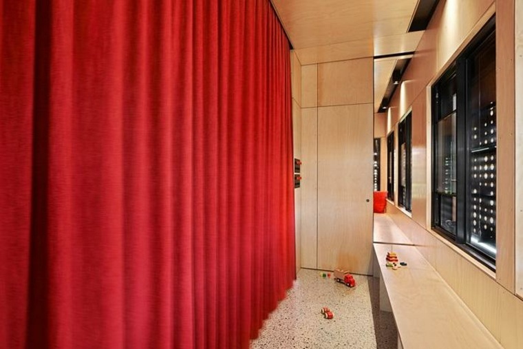 séparateur de pièce rideau rouge couloir design déco idée