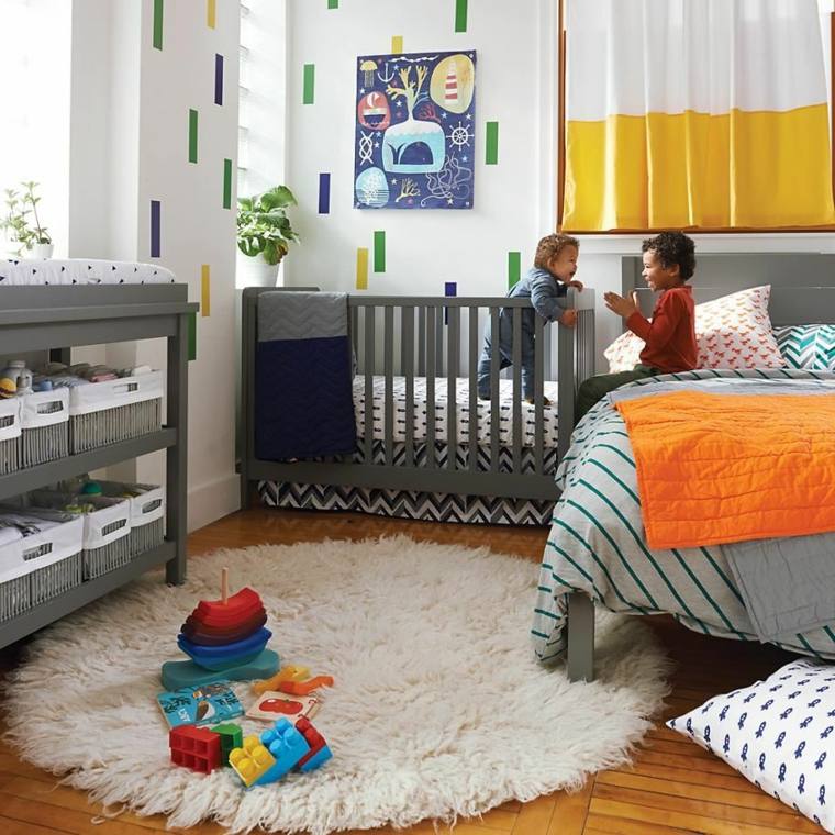 intérieur chambre bébé design tapis de sol moelleux idée déco mur lit enfant 