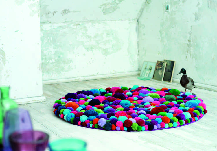 tapis chambre enfant idée design myk intérieur moderne aménagement pompons 