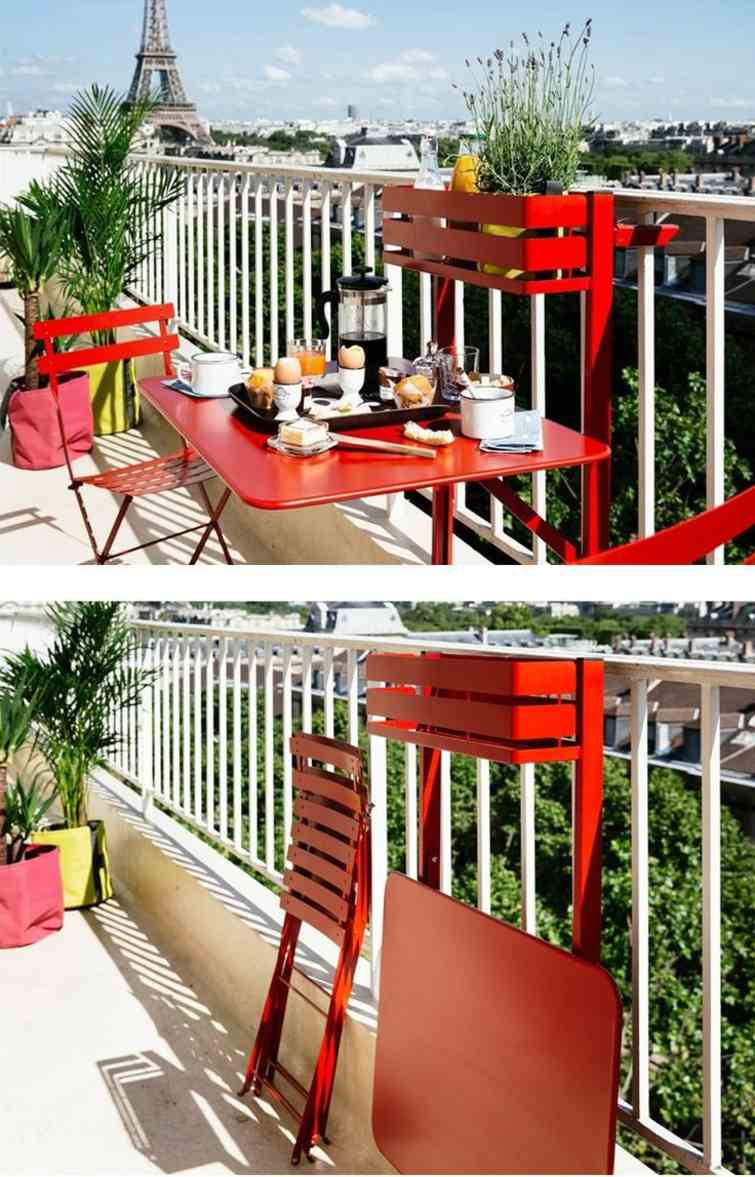 balcon petit chaises rouges