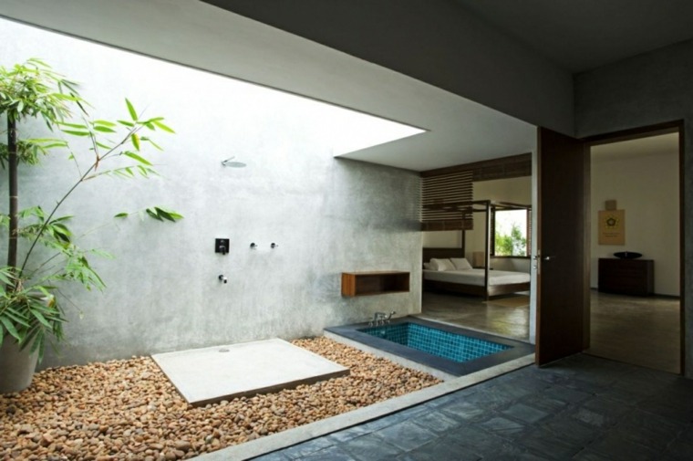 douches style moderne salle de bain à l'italienne