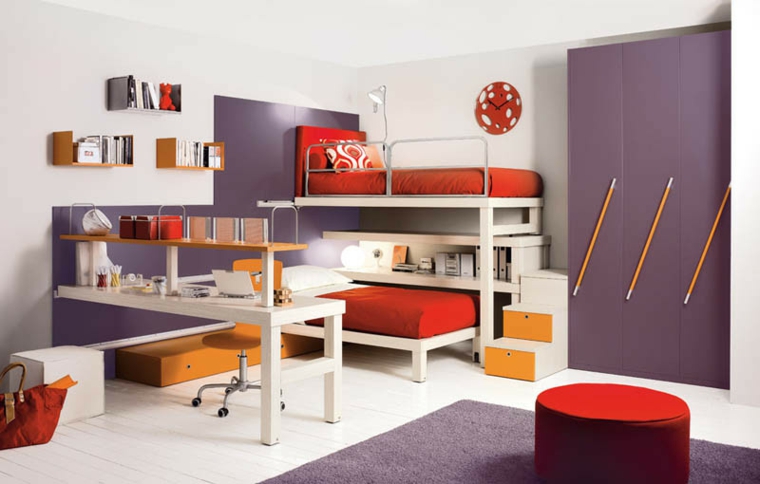 design bureau mezzanine chambre ado idée bureau bois tapis de sol violet déco pouf