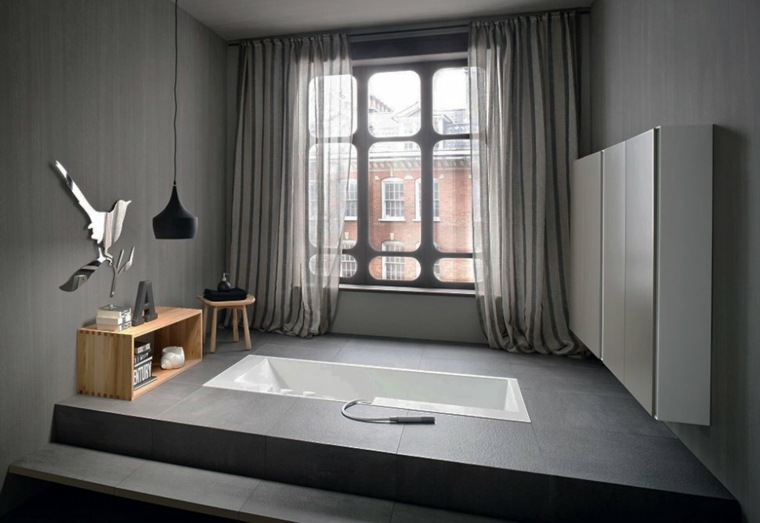 salle de bain idée suspension design salle de bain déco meuble bois baignoire design rideaux 