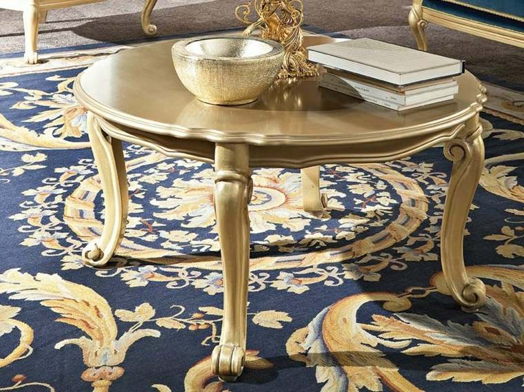 table baroque dorée design bois intérieur tapis de sol bleu motif déco idée intérieur 
