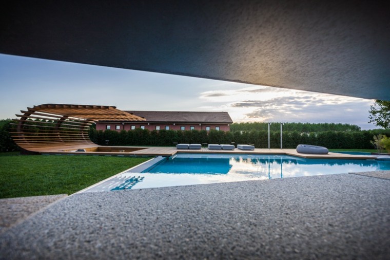 aménagement de terrasse design plage piscine