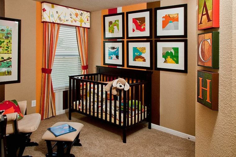 chambre de bébé garçon idée lit bébé bois décoration murale avec cadres