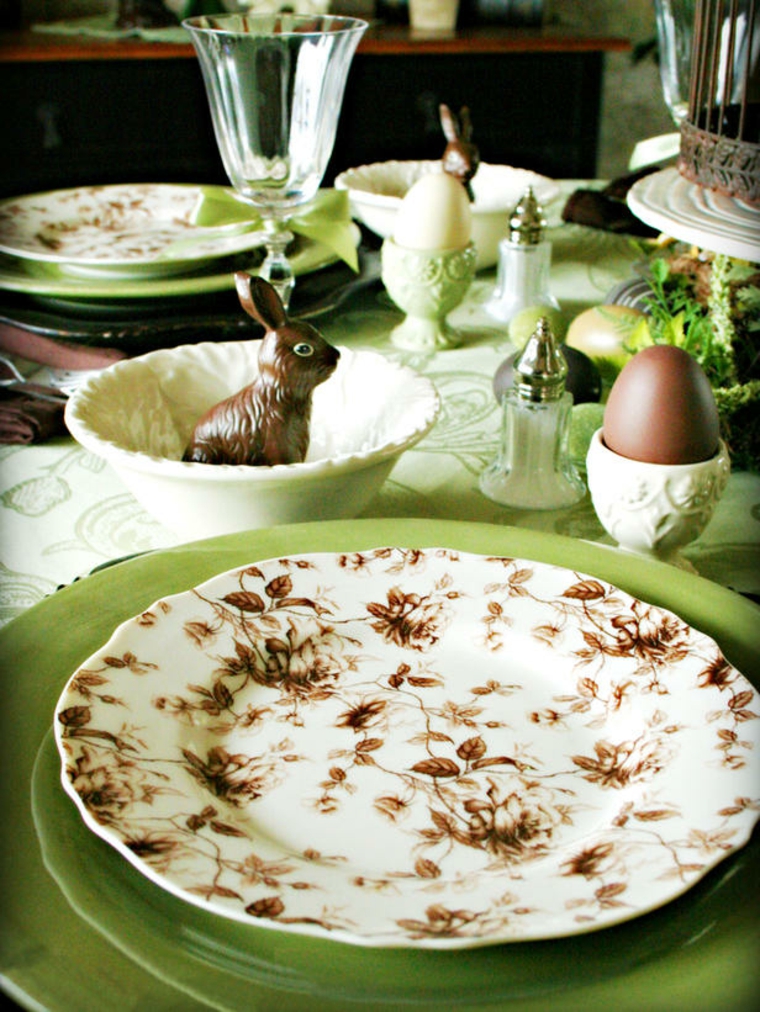 lapin en chocolat idée décoration table centre fleurs oeufs 