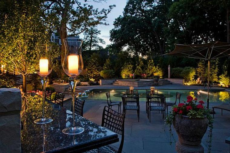 bougies romantiques idée éclairage extérieur moderne design piscine 