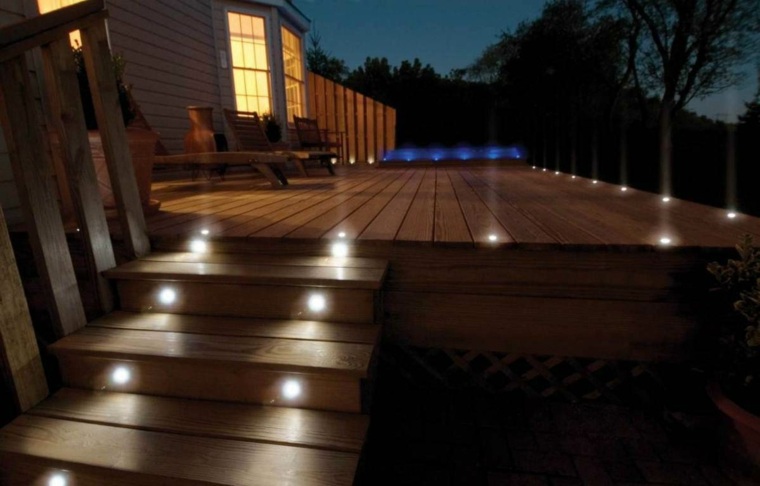 spots lumineux idée jardin escalier éclairage luminaire extérieur moderne 