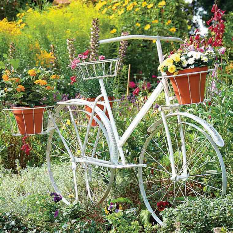 déco jardin idée récup vieux vélo recyclage décoration pots de fleurs idées 