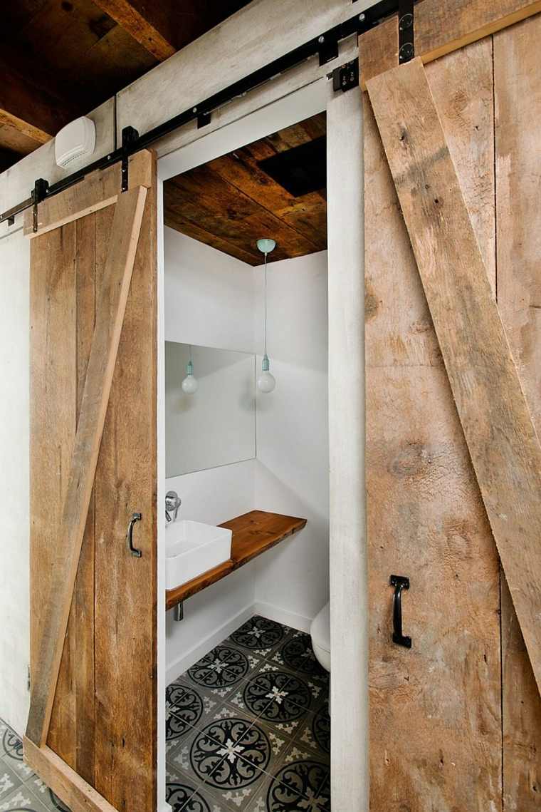 style industriel salle de bain béton bois aménagement porte de grange bois design idées 