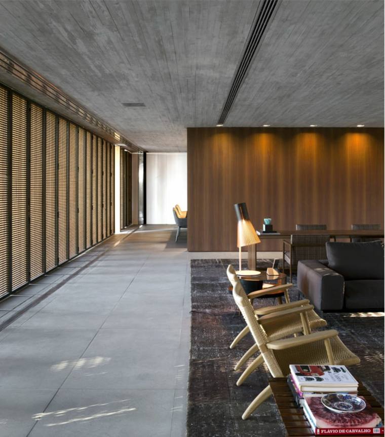 intérieurs modernes salon design canapé cuir noir fauteuil beige mur bois plafond en béton sol tapis style industriel