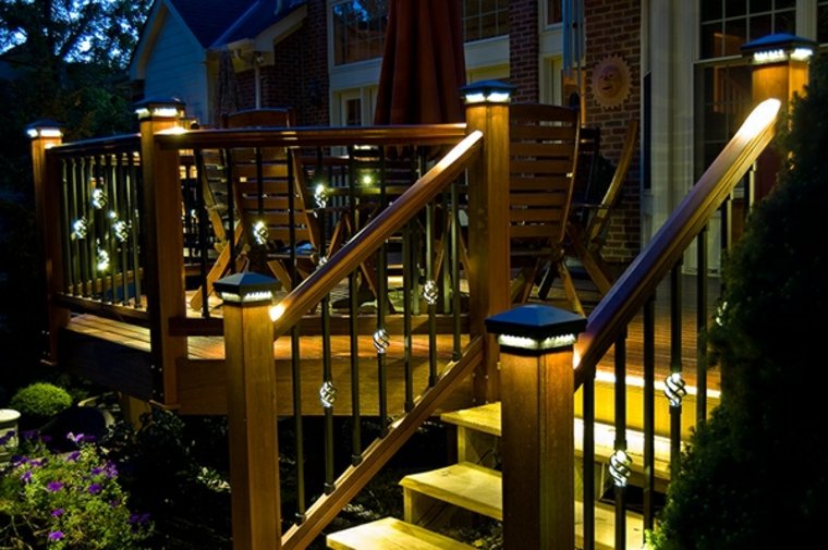 éclairage extérieur idée bande adhesive design escalier jardin balcon éclairage