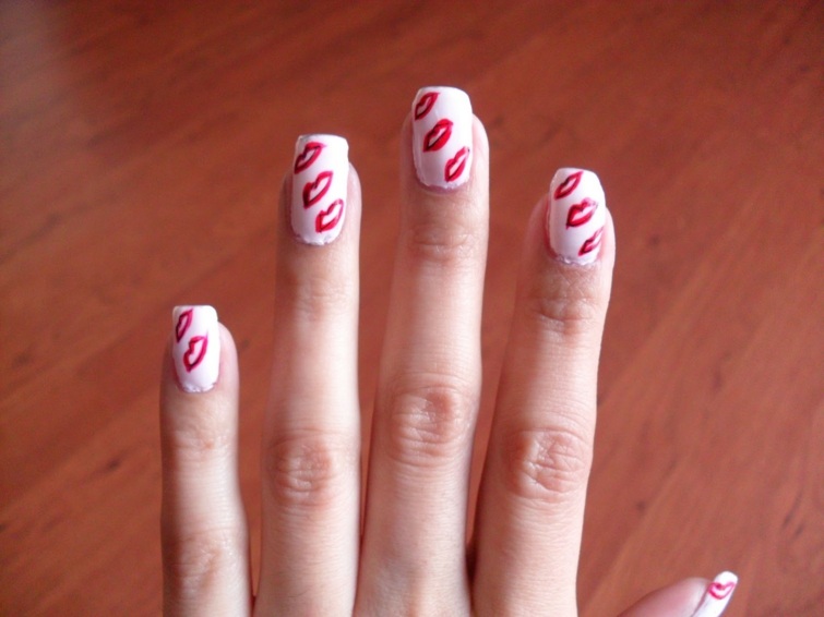 ongles décorés blanc rouge