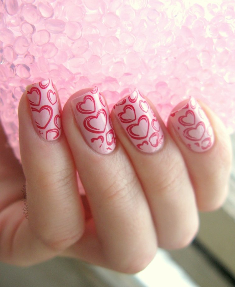 ongles décorés rose Saint Valentin