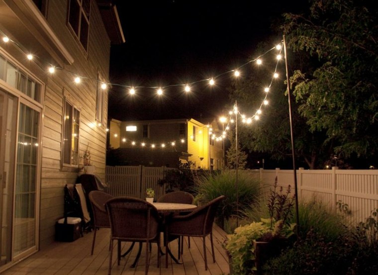 terrasse éclairage déco idée guirlande lumineuse salon de jardin 
