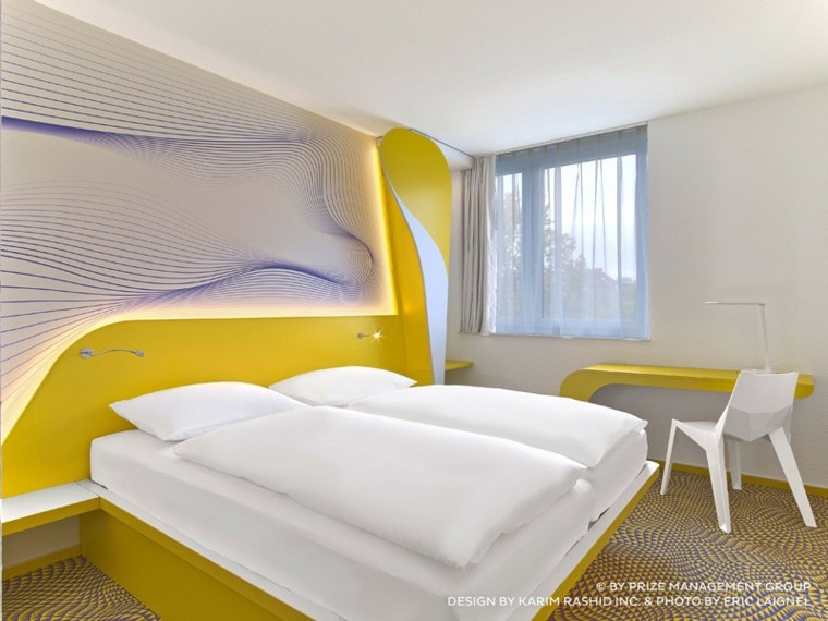 chambre à coucher design moderne mur déco chaise blanche table jaune