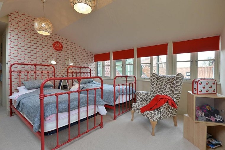 chambre enfant rouge decoration