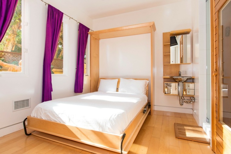 chambre à coucher original rideaux violet aménagement évier idée moderne lit bois coussins 