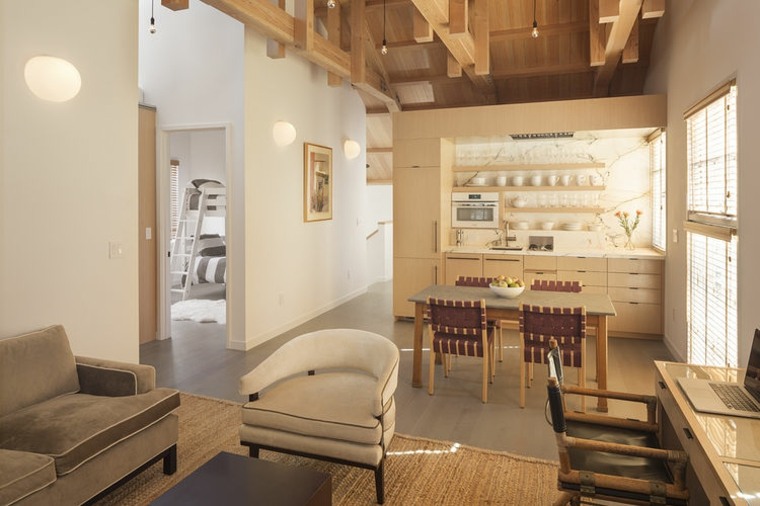 lit mezzanine idée aménagement fauteuil beige tendance table en bois