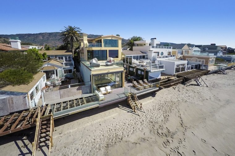 maison au bord de la mer plage moderne terrasse 