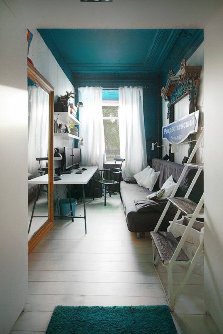 lits mezzanine petit appartement lit canapé aménagement gain de place table bois blanche
