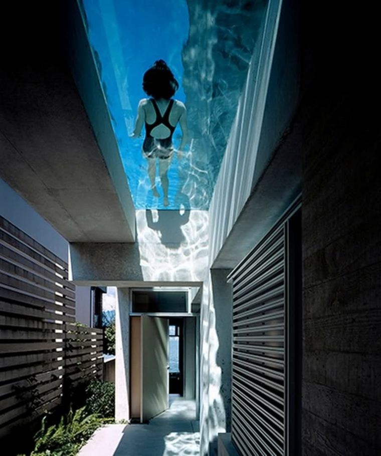 piscine design en verre moderne maison 